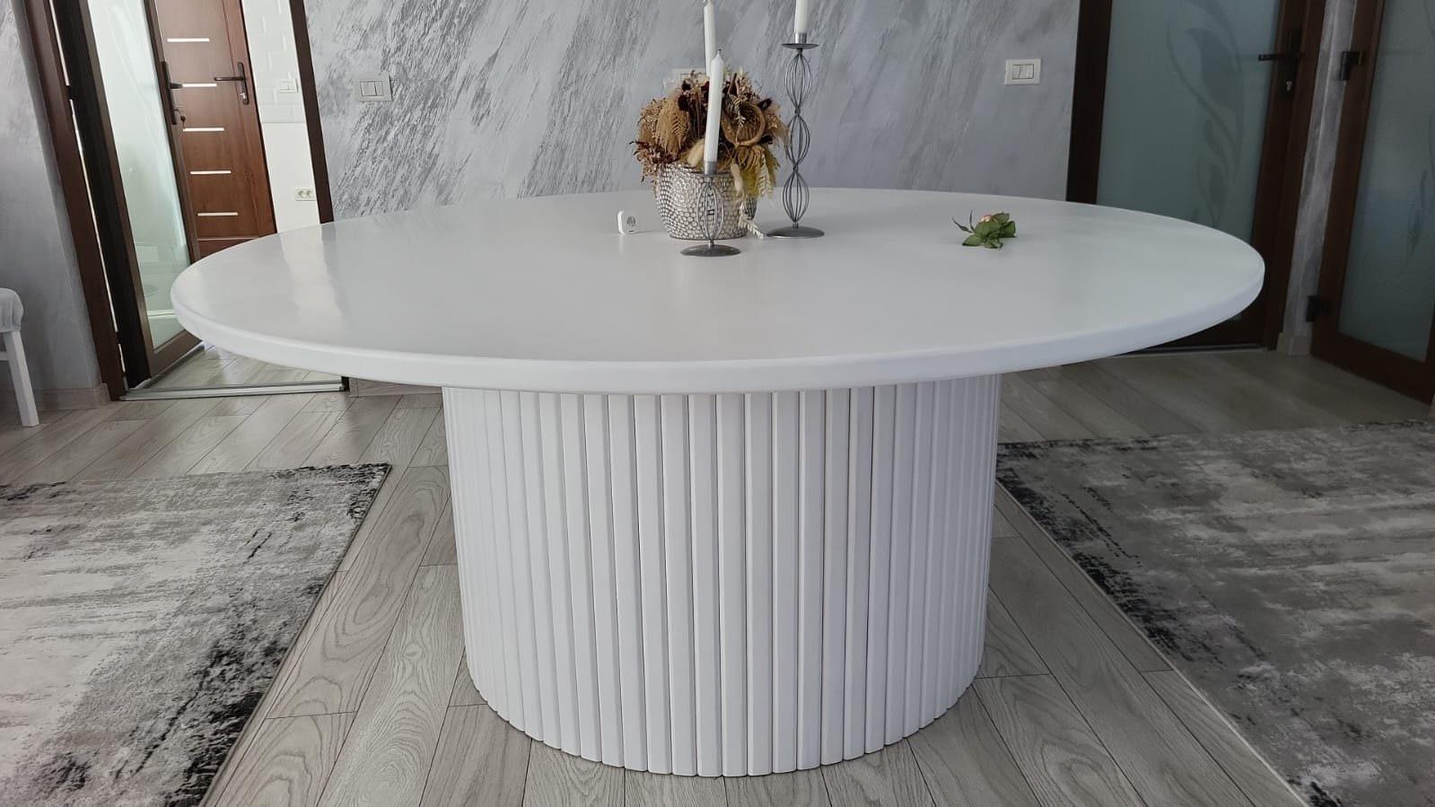 Masă rotundă albă cu picior riflaj, fotografia 2